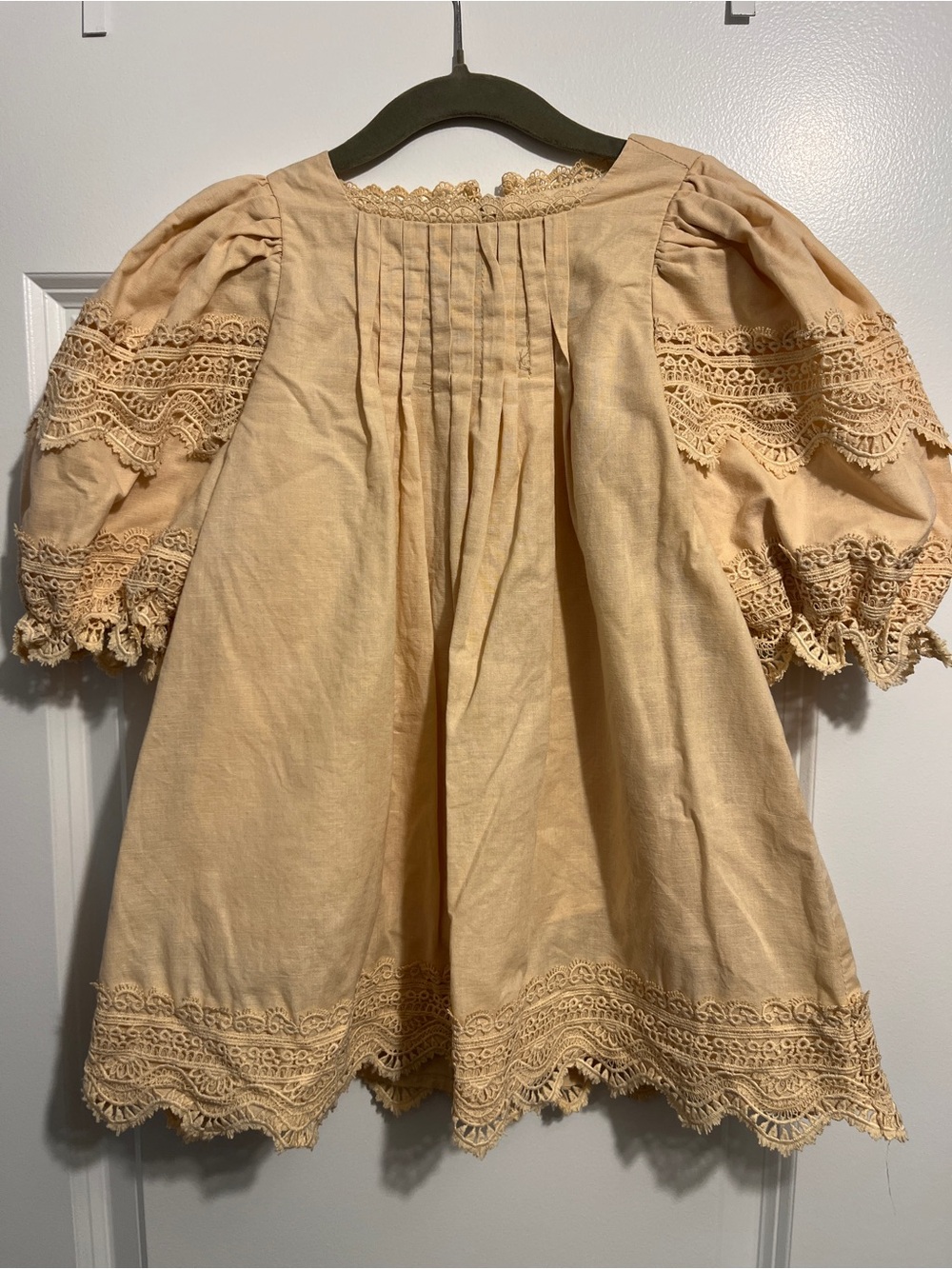 Girls Teela Lace-Trim Puff Sleeve Peasant Dress in Pale Peach Size 3